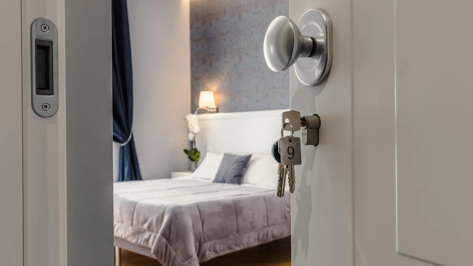 Bed And Best Roma 2*,  Italia